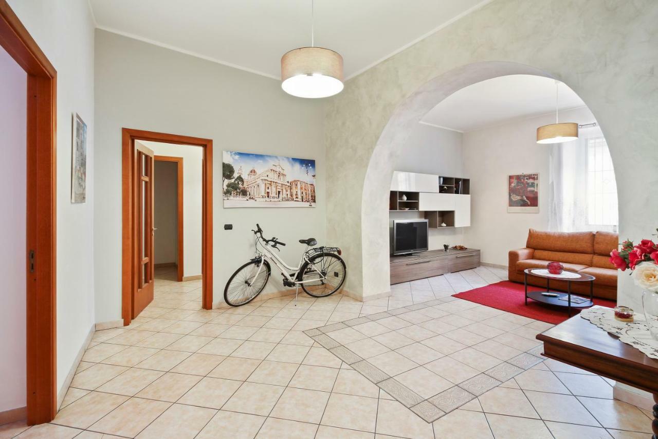 Central Balcony Apartment Κατάνια Εξωτερικό φωτογραφία